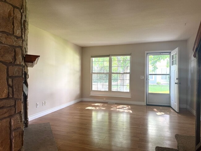 Building Photo - Beautiful Victoria Village Townhomes!
