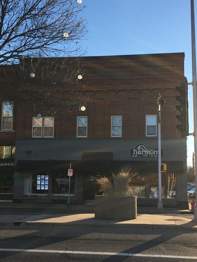 Primary Photo - 109 E Walnut St