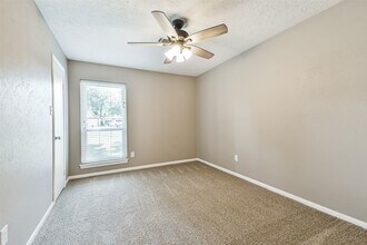 Building Photo - 24610 Moorgate Ln