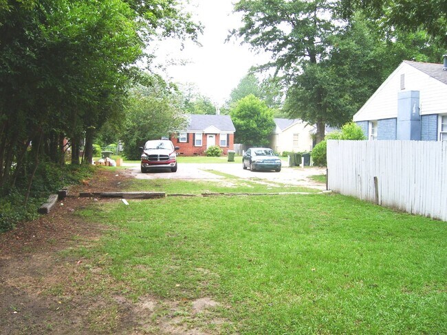 Foto del edificio - 2323 - 2325 Laurie St