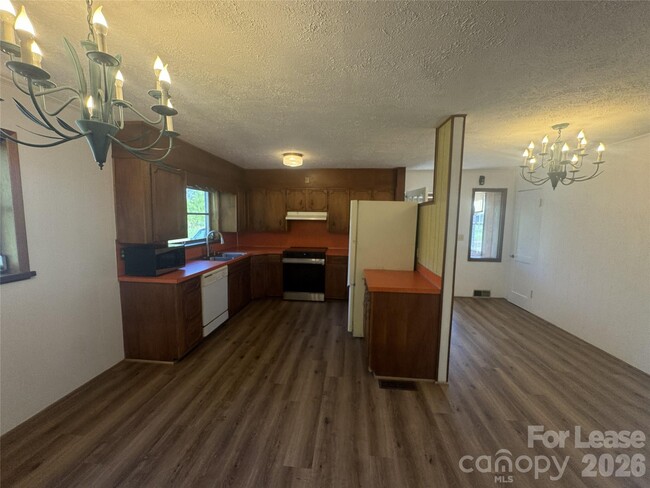 Building Photo - 1203 Hibriten Dr SE