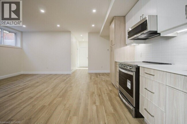 Building Photo - 445 East Ave