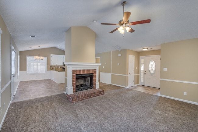 Building Photo - Cute Ranch Beauty in Covington, Fenced Back yard: Granite counter tops