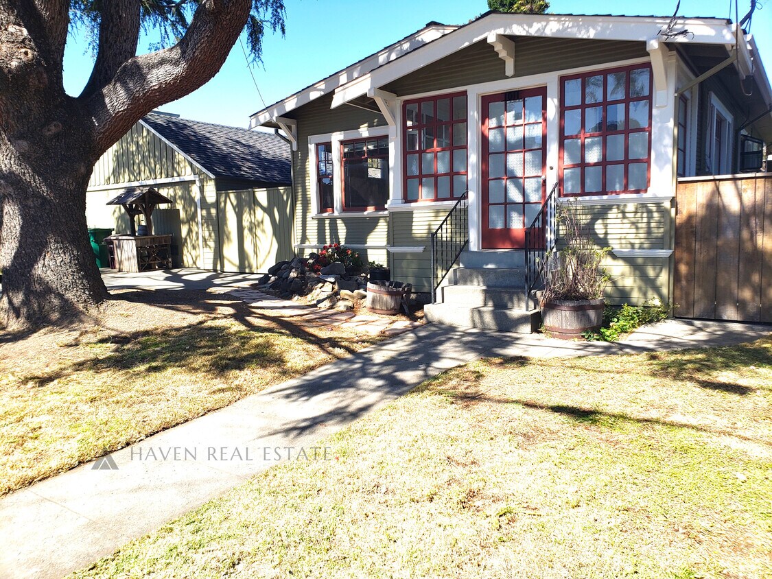 Primary Photo - 1011 Key Route Blvd