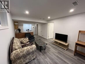 Building Photo - 15 Porter Dr