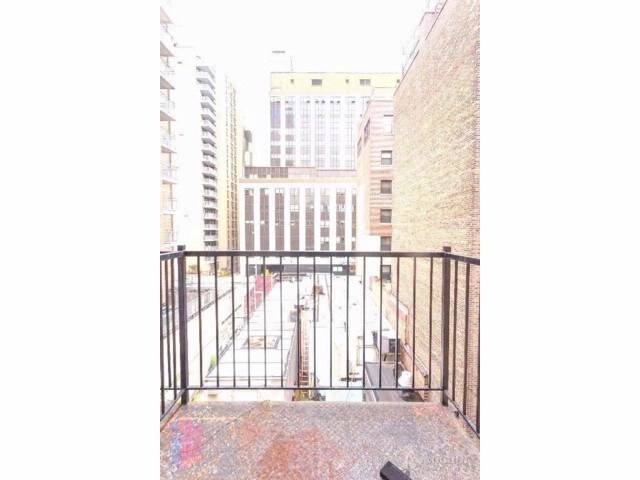 Building Photo - 34 E 18th St