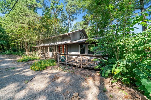 Foto del edificio - 216 Pinewood Ln