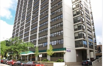 Building Photo - 510 W Belmont Ave