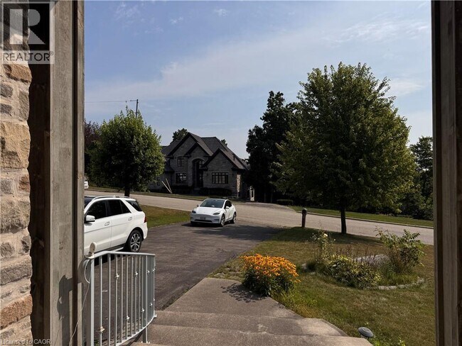 Building Photo - 545 Woolwich Pl