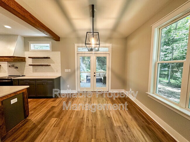Building Photo - 104 Edgewater Dr