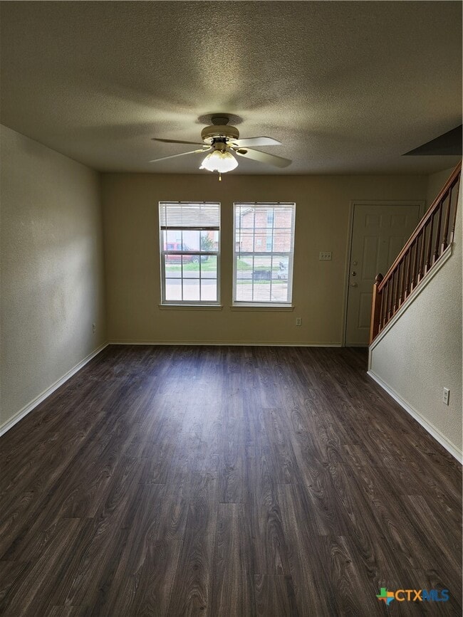 Foto del edificio - 5709 Redstone Dr