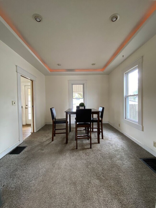 Building Photo - $500 OFF First Month Rent - Warm and welco...