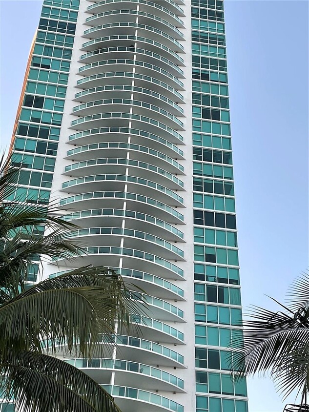 Primary Photo - 2101 Brickell Ave