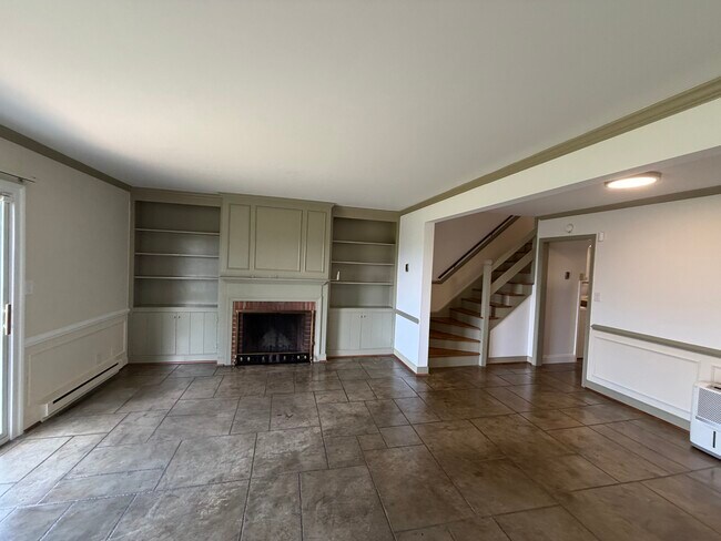 Foto del edificio - 596A Reservoir Ridge Rd