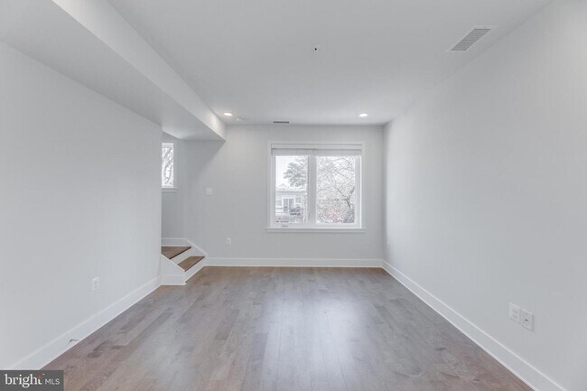 Foto del edificio - 2201 40th Pl NW