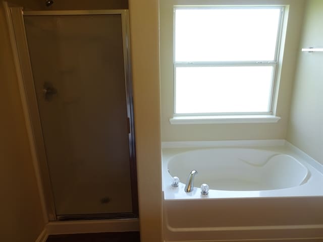 Building Photo - 75086 Ravenwood Drive