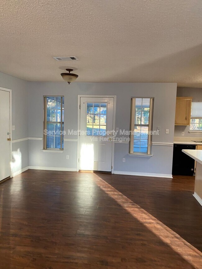 Foto del edificio - 5746 Rolling Hills Dr