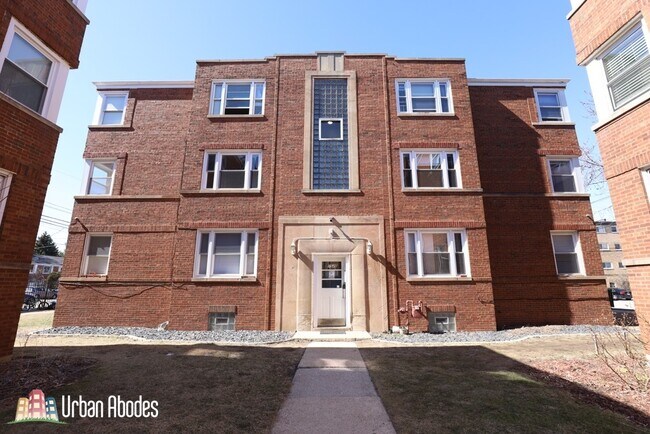 Foto del edificio - 7520 N Ridge Blvd