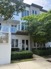 Building Photo - 10220 NW 63rd Terrace