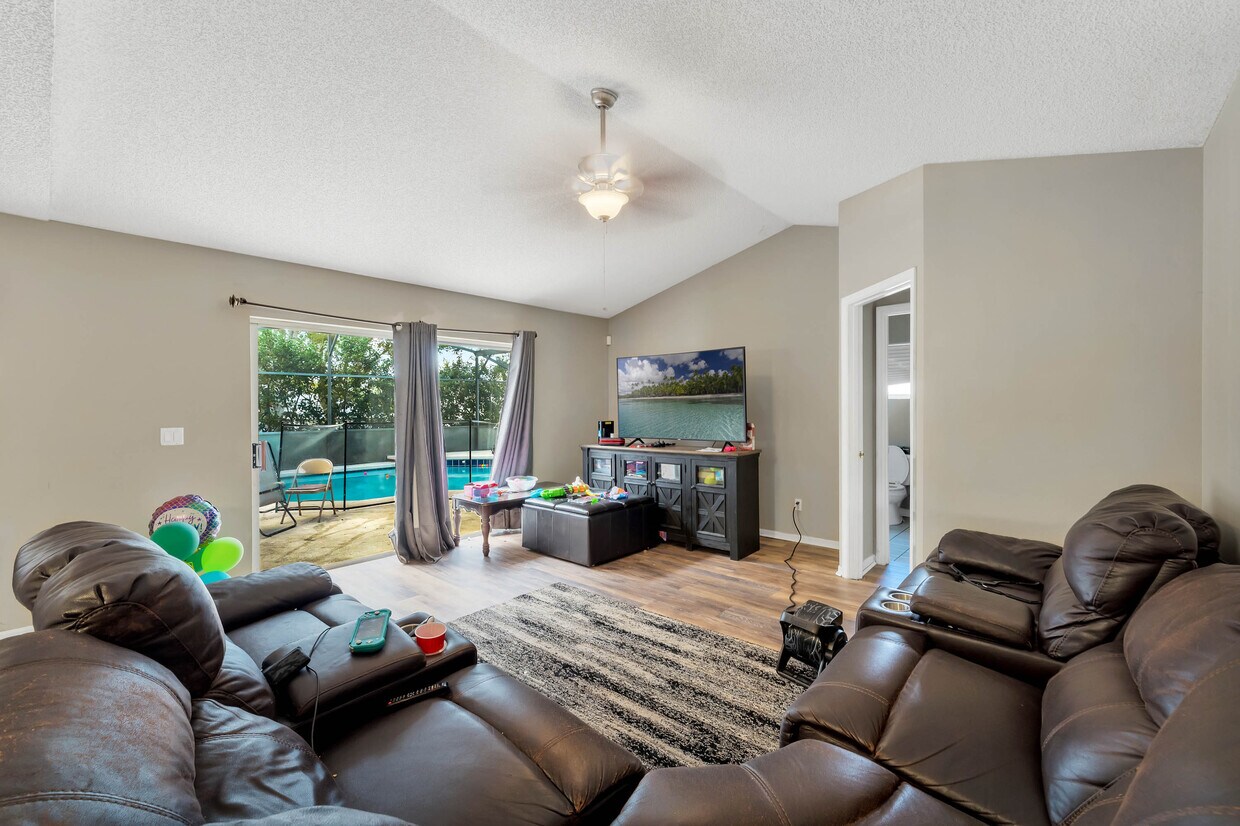 Foto principal - 1432 Saddleridge Dr