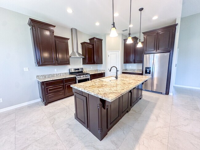 Foto del edificio - 814 Knotty Pine Ln