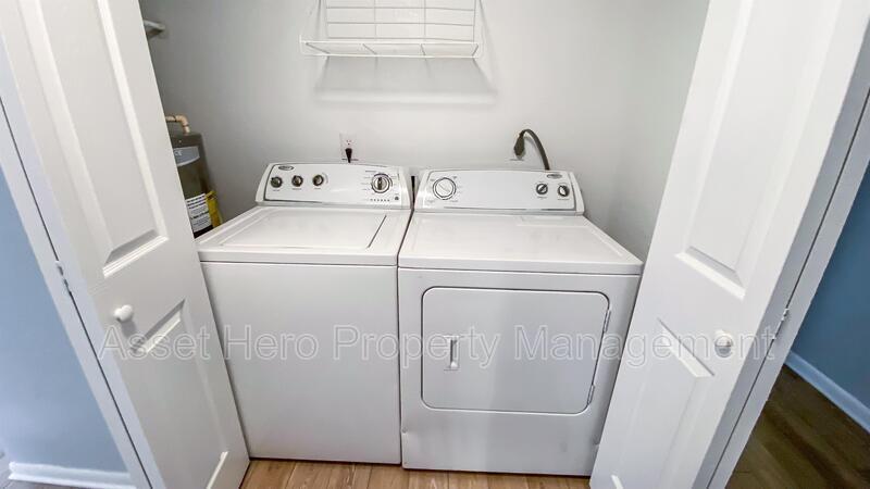 Primary Photo - 1001 Summer Ct Cir