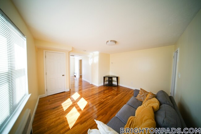 Foto del edificio - 265 Corey Rd