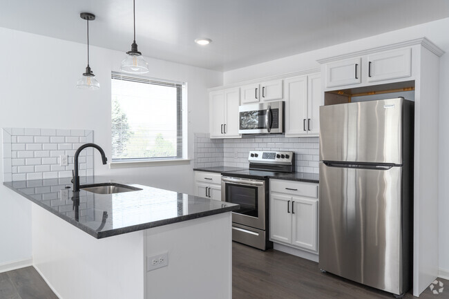 2BR, 2BA - 985SF Kitchen - The Onyx