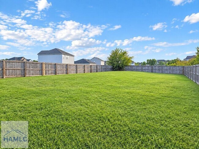 Building Photo - 465 Huntington Dr