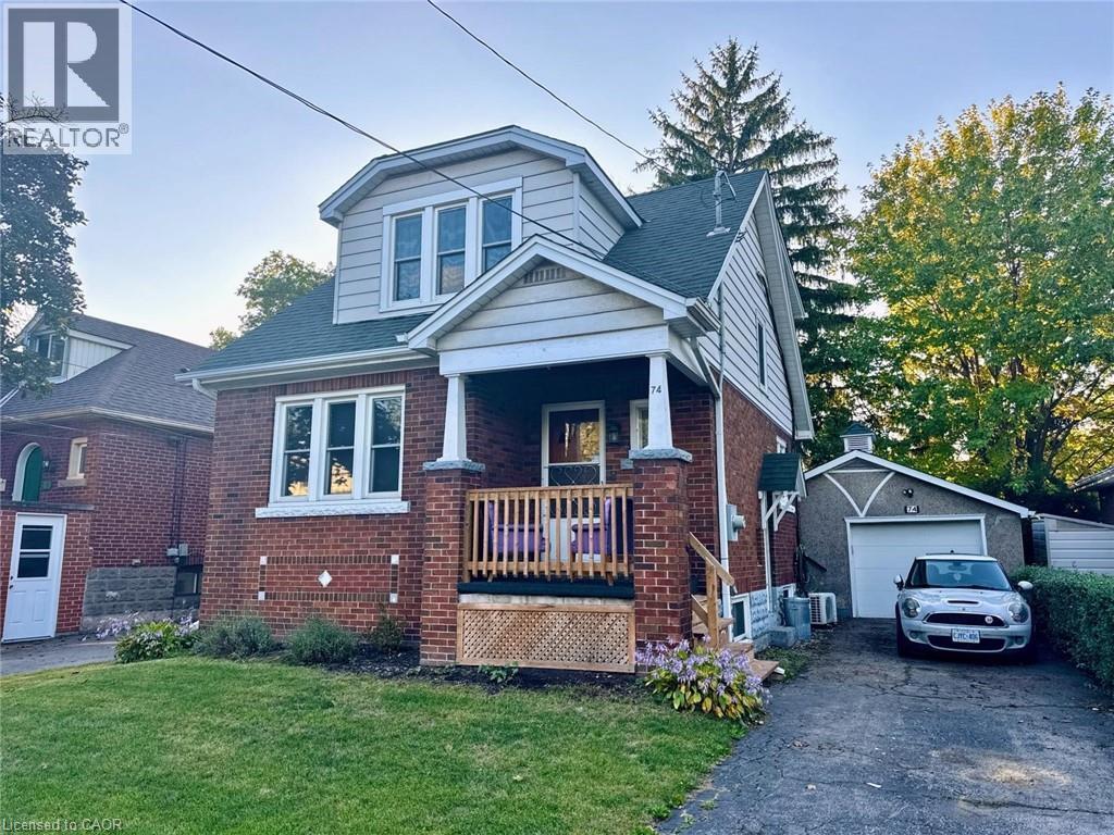 Photo principale - 74 E 15th St