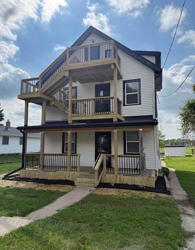 Building Photo - 423 Marion Ave