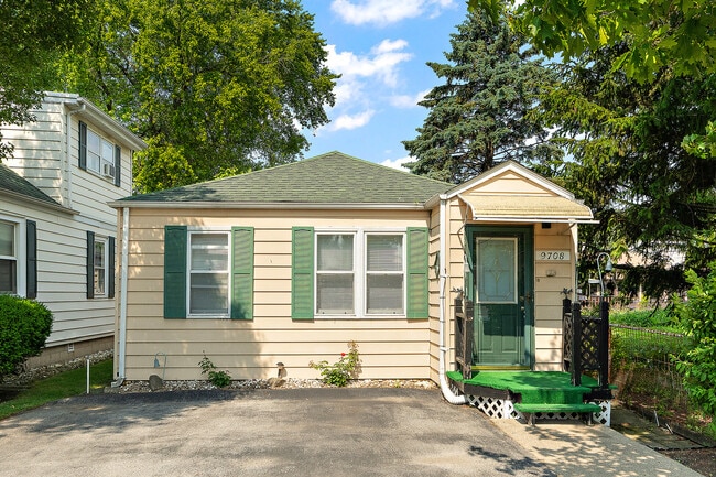 Building Photo - 9708 Melvina Ave