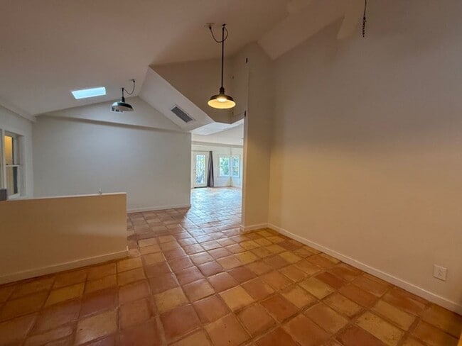 Foto del edificio - 326 Kindra Heights Rd