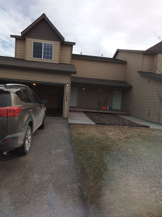 Building Photo - 208 E Magnolia Dr