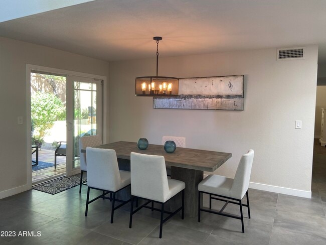 Foto del edificio - 6325 N 30th Pl