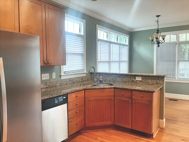 Building Photo - Beautiful 4 Bedroom Home in Chapel Hill