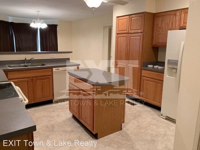 Foto del edificio - 3 br, 2 bath House - 74 Longwood Dr - 74 L...