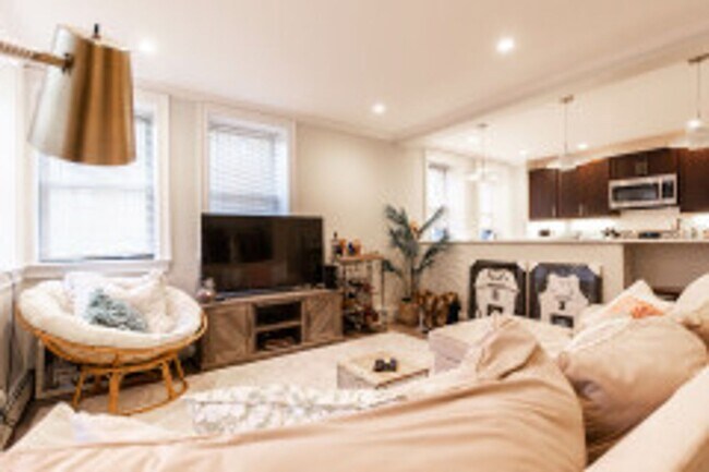 Building Photo - Beautiful, Renovated Allston 2 Bedroom on Glenville Ave for December 1st.  NO BROKER FEE