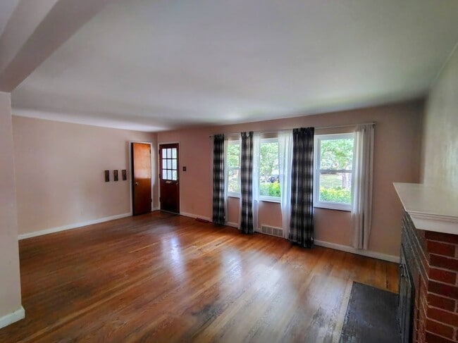 Building Photo - 130 Turf Ct
