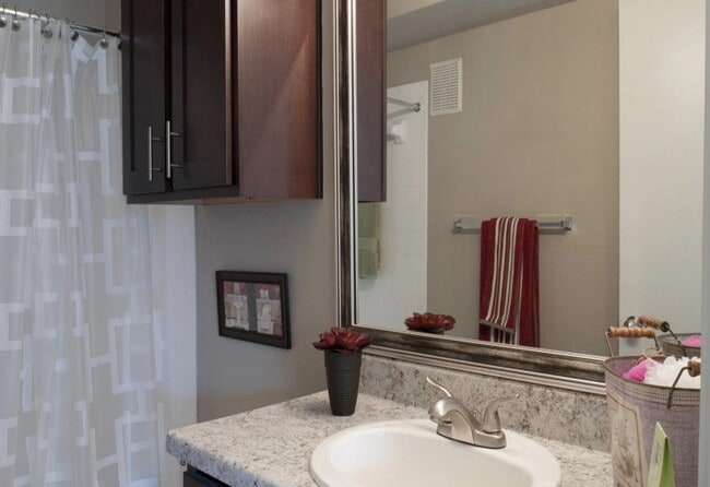 Building Photo - 1120 Mac Arthur Dr
