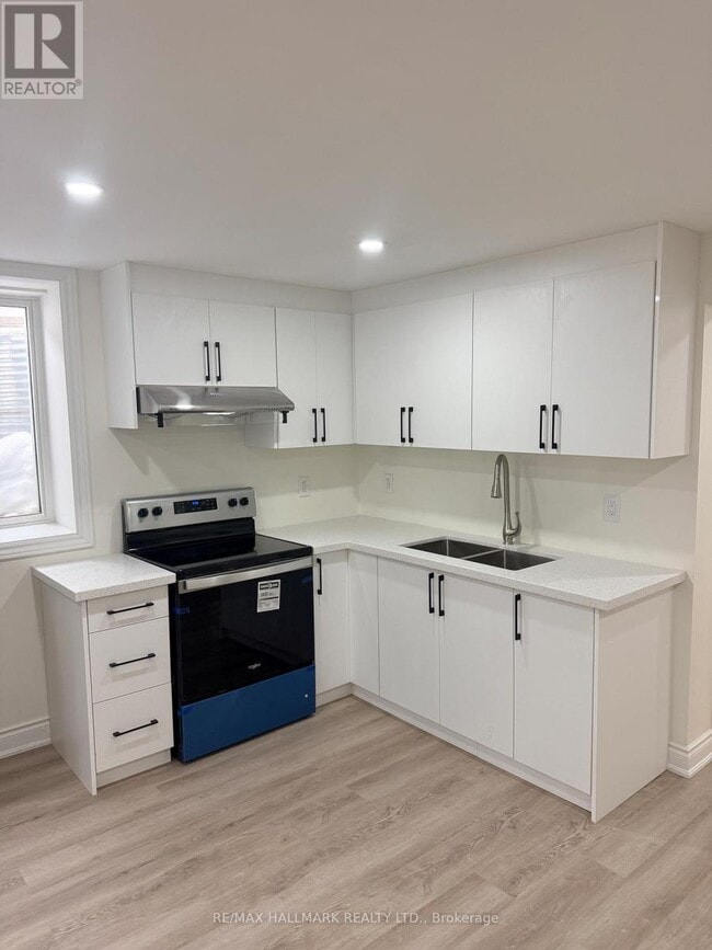 Building Photo - 550 Yates Dr