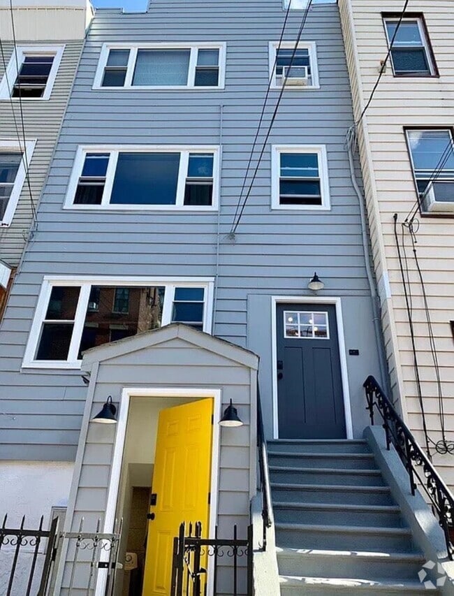 Building Photo - 339 4th St