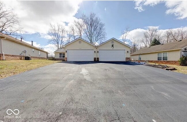 Building Photo - 7621 Orchard Village Dr