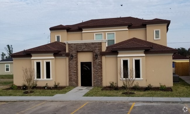 Building Photo - 1809 S Texas Blvd