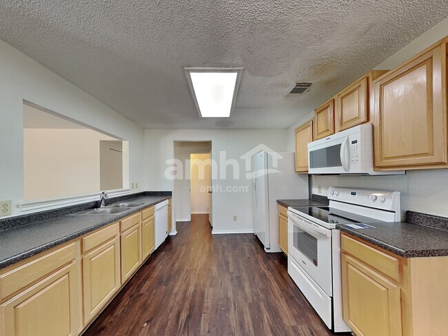 Foto del edificio - 8334 Tavern Pt