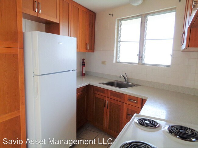 Building Photo - 825 University Ave