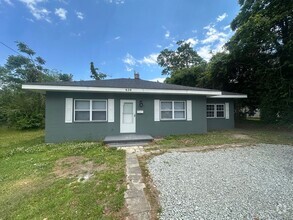 Building Photo - 820 Haywood Pl