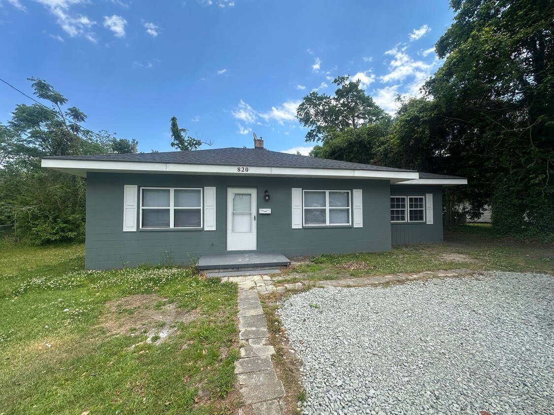 Primary Photo - 820 Haywood Pl