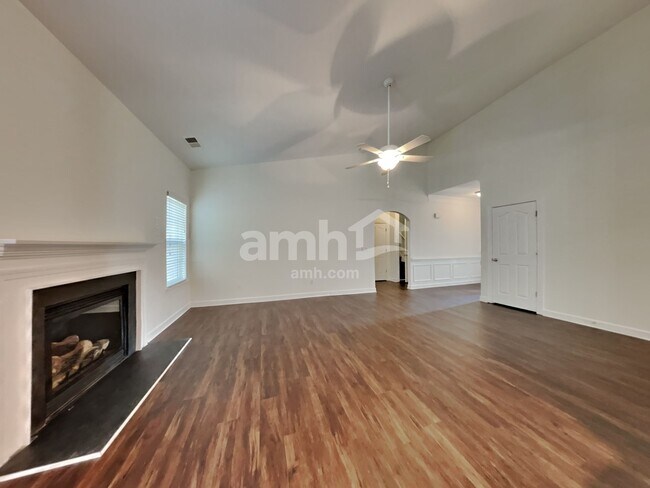 Building Photo - 551 Clearwater Dr NW