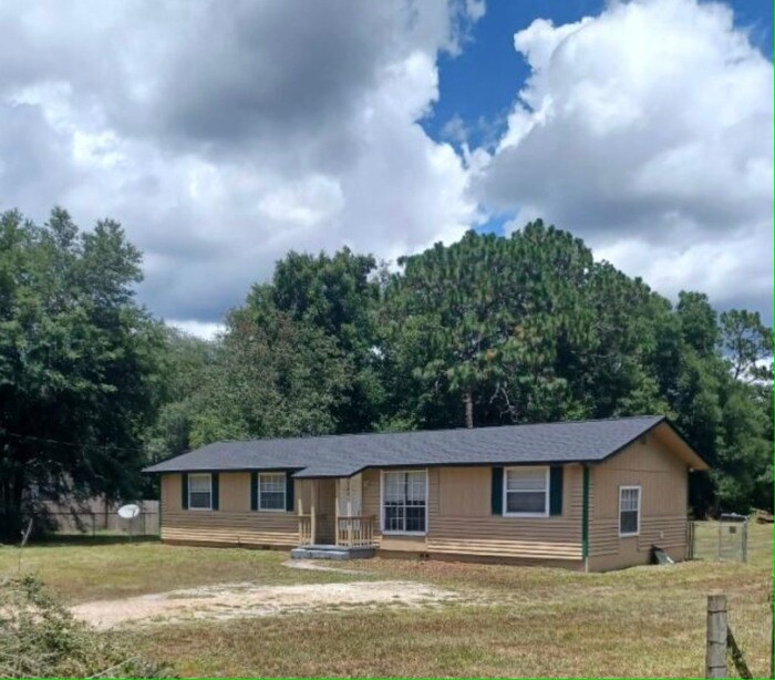 Three Bedroom Remodeled Home with Huge Yard!!